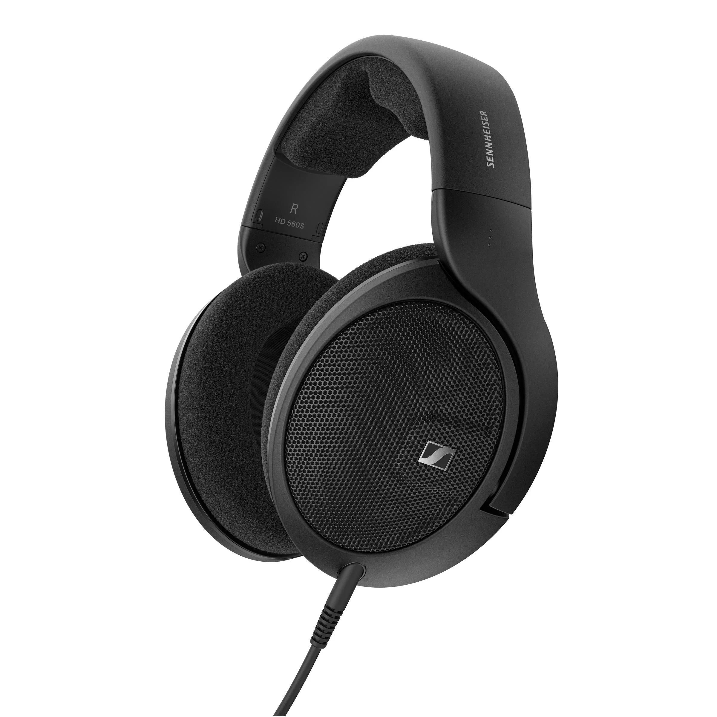 젠하이저 HD 560S 오픈백 헤드폰의 개방형 이어컵 그릴 구조를 클로즈업한 이미지